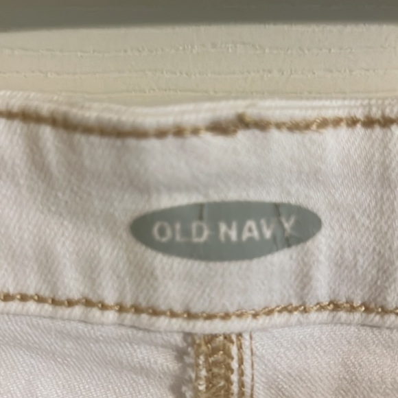 Old Navy denim jean mini skirt for women with a raw hemline. Size 12 - Picture 4 of 6